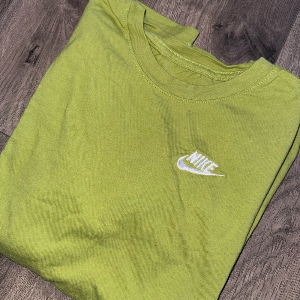 Nike BOYS lime green crewneck tee with White embroidered logo